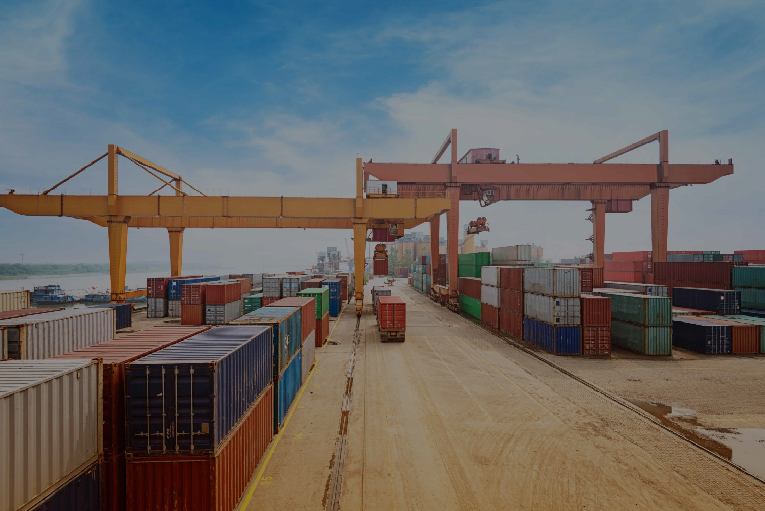 We Offer Quick<br>powerful Solution For Freight Services
